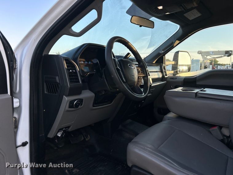 image for item EG0928 2019 Ford F550 Super Duty Crew Cab winch truck