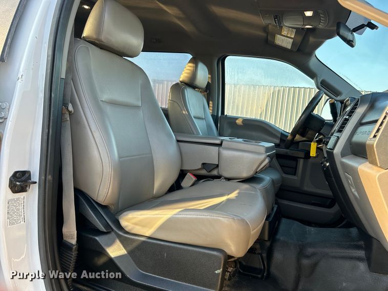 image for item EG0928 2019 Ford F550 Super Duty Crew Cab winch truck