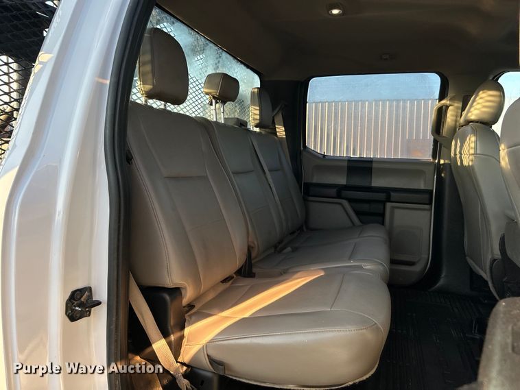 image for item EG0928 2019 Ford F550 Super Duty Crew Cab winch truck