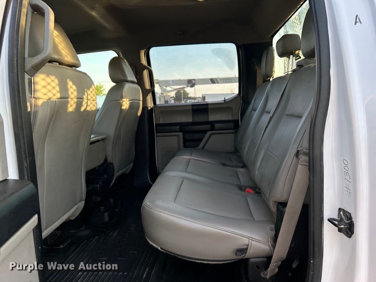 image for item EG0928 2019 Ford F550 Super Duty Crew Cab winch truck