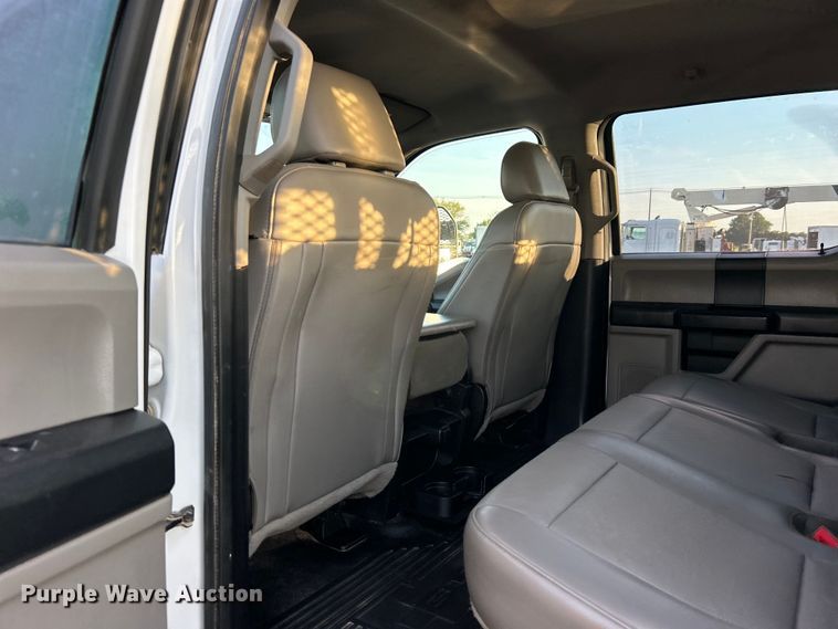 image for item EG0928 2019 Ford F550 Super Duty Crew Cab winch truck