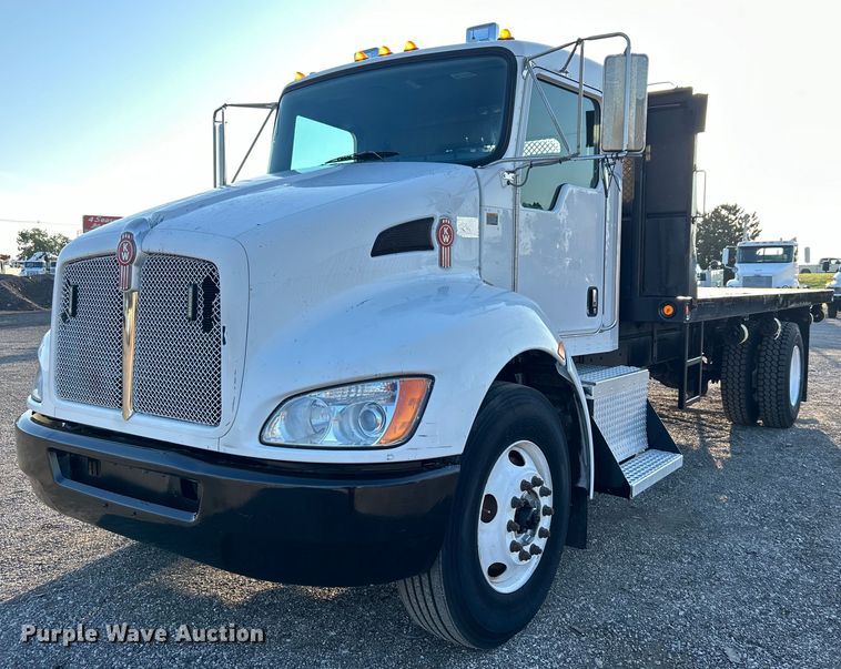 image for item EG0929 2013 Kenworth  T370 flatbed truck