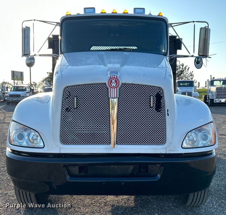 image for item EG0929 2013 Kenworth  T370 flatbed truck