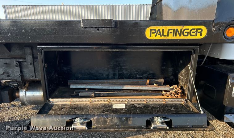 image for item EG0929 2013 Kenworth  T370 flatbed truck