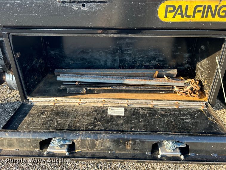 image for item EG0929 2013 Kenworth  T370 flatbed truck