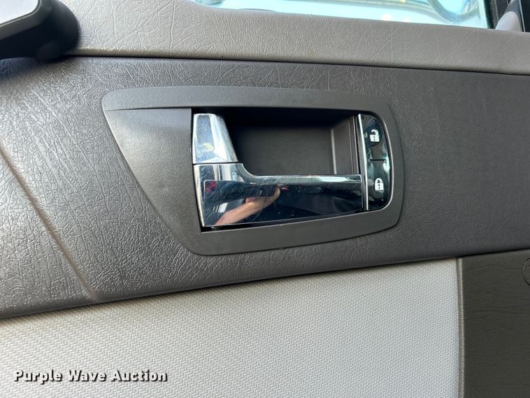 image for item EG0929 2013 Kenworth  T370 flatbed truck