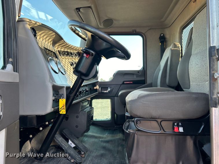 image for item EG0929 2013 Kenworth  T370 flatbed truck