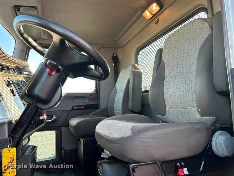 image for item EG0929 2013 Kenworth  T370 flatbed truck