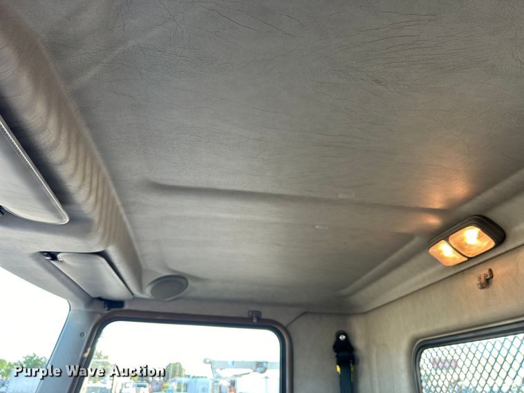 image for item EG0929 2013 Kenworth  T370 flatbed truck