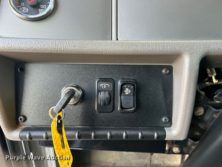 image for item EG0929 2013 Kenworth  T370 flatbed truck