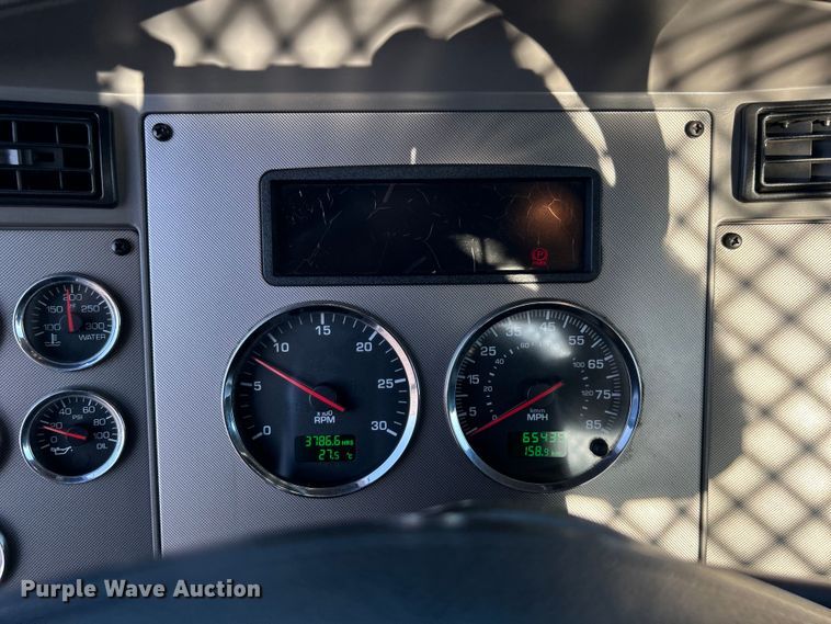 image for item EG0929 2013 Kenworth  T370 flatbed truck