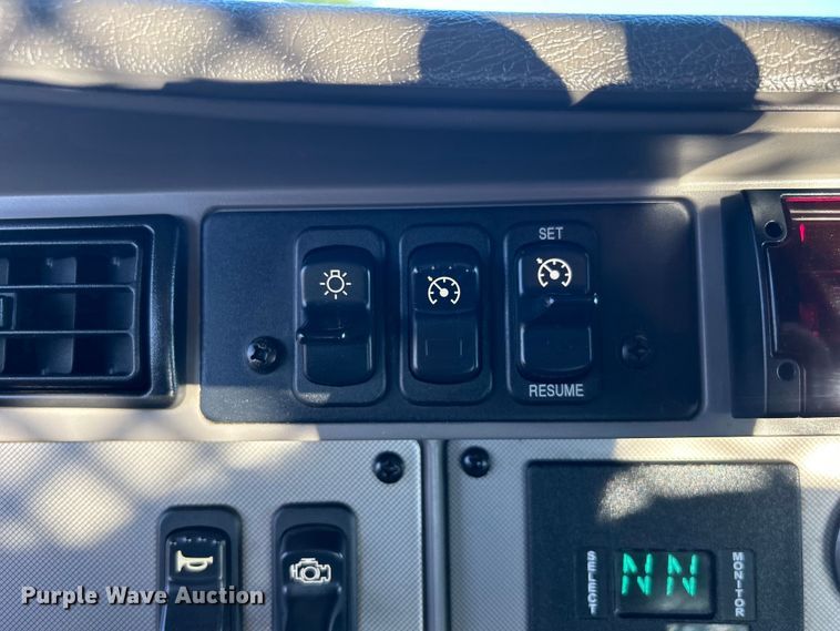 image for item EG0929 2013 Kenworth  T370 flatbed truck