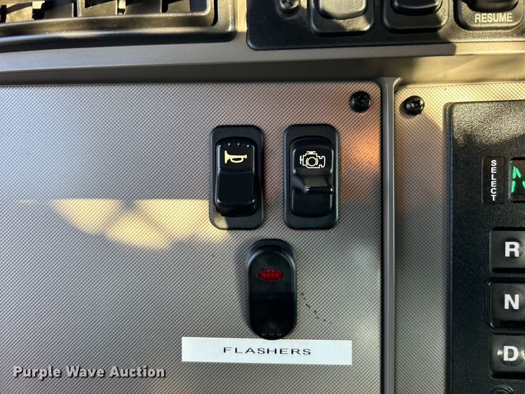 image for item EG0929 2013 Kenworth  T370 flatbed truck