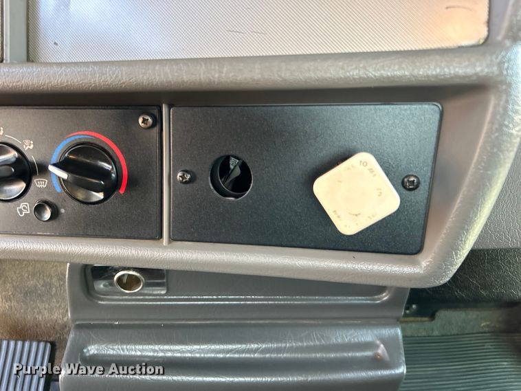 image for item EG0929 2013 Kenworth  T370 flatbed truck