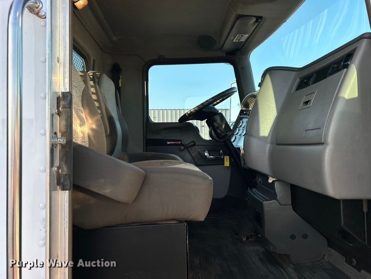 image for item EG0929 2013 Kenworth  T370 flatbed truck