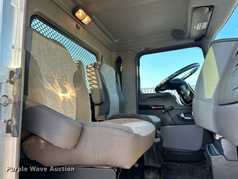 image for item EG0929 2013 Kenworth  T370 flatbed truck