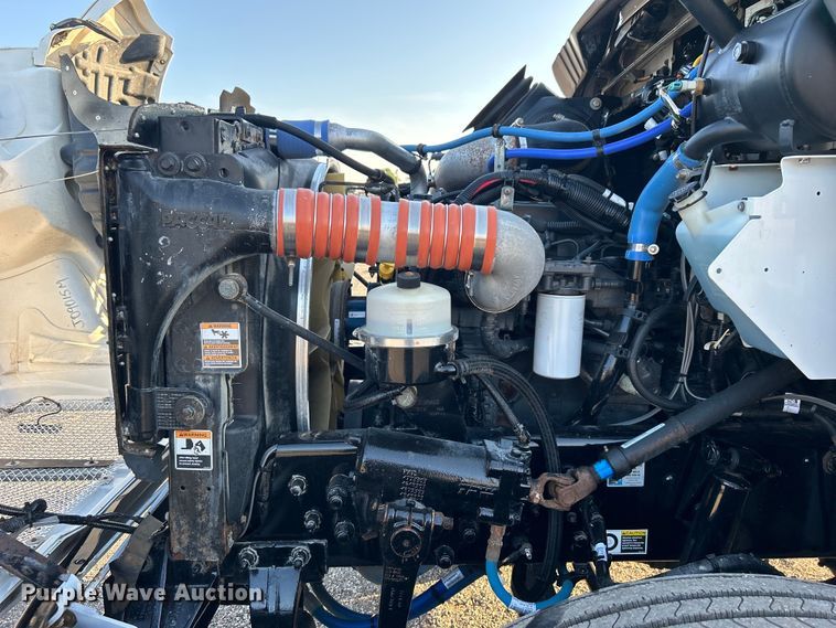 image for item EG0929 2013 Kenworth  T370 flatbed truck