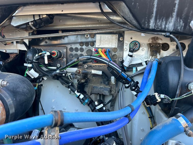 image for item EG0929 2013 Kenworth  T370 flatbed truck