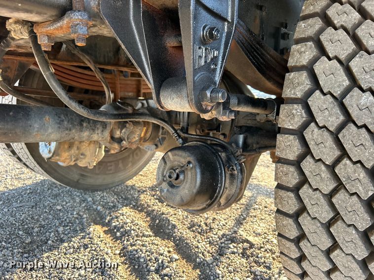 image for item EG0929 2013 Kenworth  T370 flatbed truck