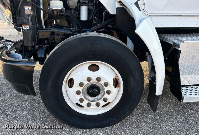 image for item EG0929 2013 Kenworth  T370 flatbed truck