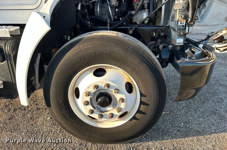 image for item EG0929 2013 Kenworth  T370 flatbed truck