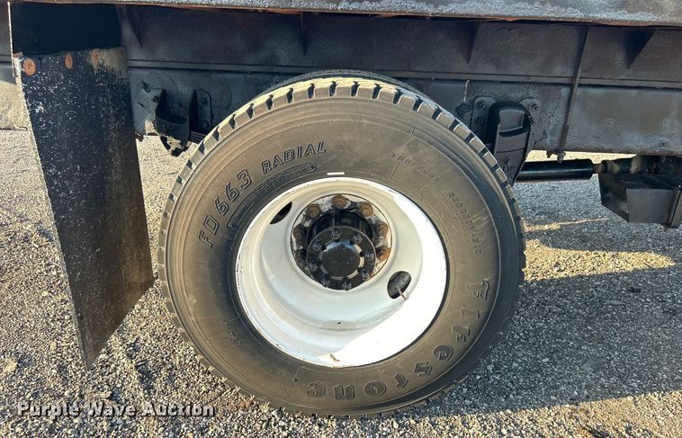 image for item EG0929 2013 Kenworth  T370 flatbed truck