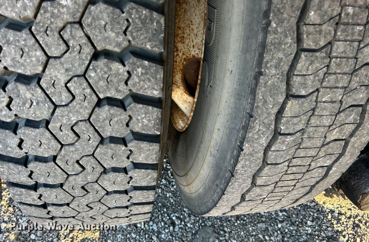 image for item EG0929 2013 Kenworth  T370 flatbed truck