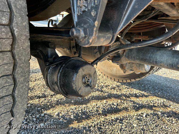 image for item EG0929 2013 Kenworth  T370 flatbed truck