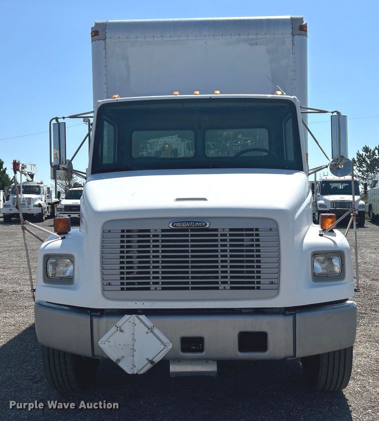 image for item EG0937 2002 Freightliner  FL70 box truck