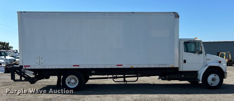image for item EG0937 2002 Freightliner  FL70 box truck