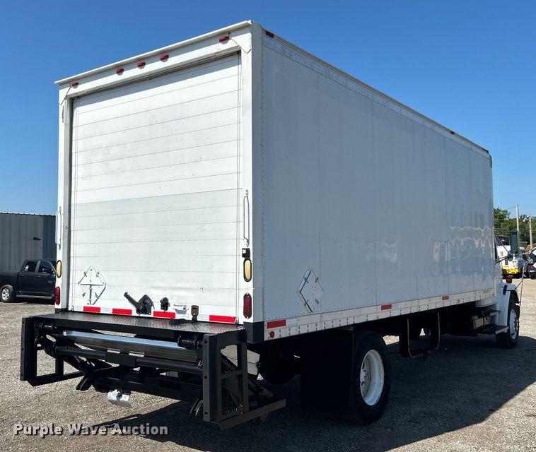 image for item EG0937 2002 Freightliner  FL70 box truck