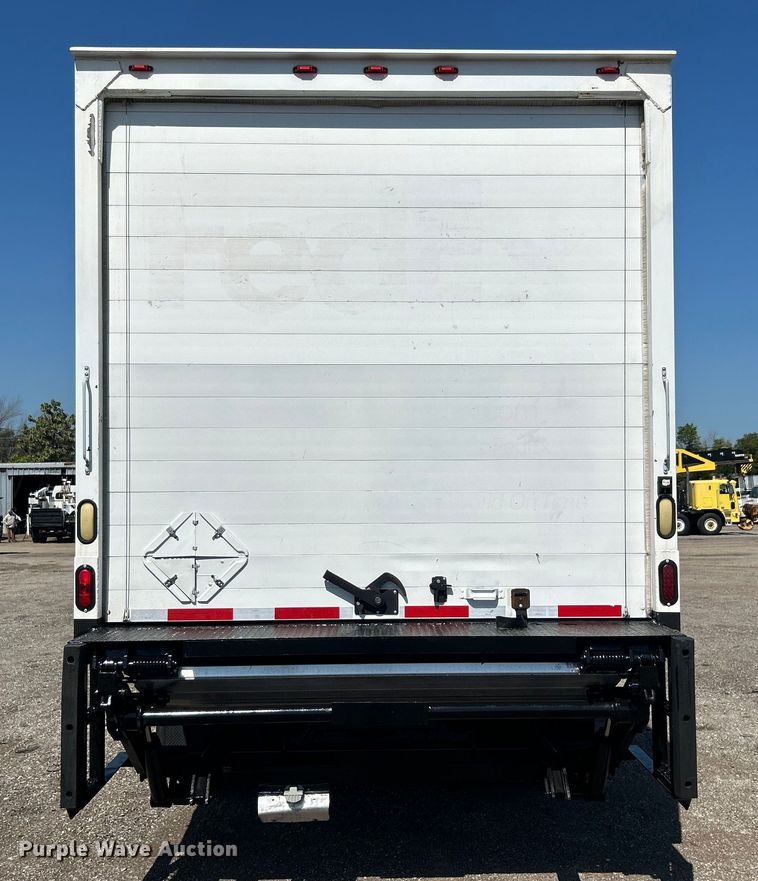image for item EG0937 2002 Freightliner  FL70 box truck