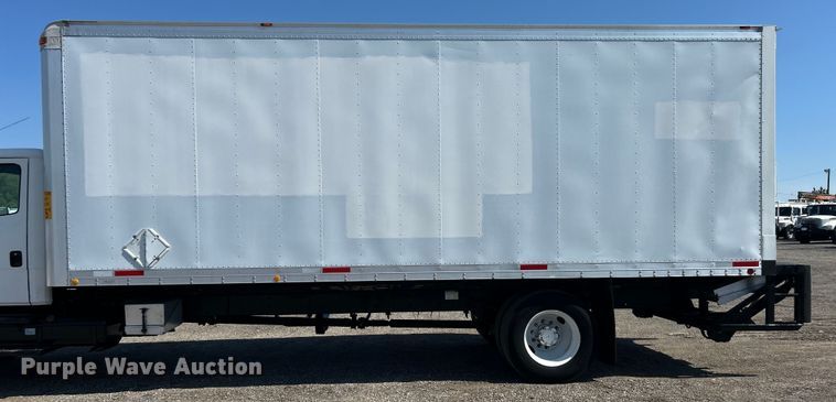 image for item EG0937 2002 Freightliner  FL70 box truck
