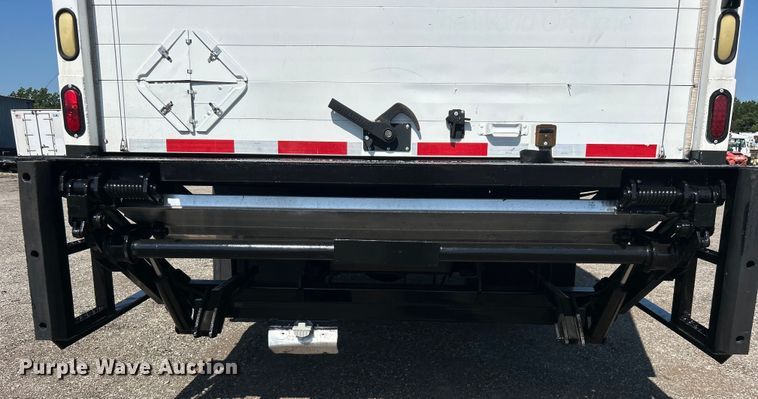 image for item EG0937 2002 Freightliner  FL70 box truck