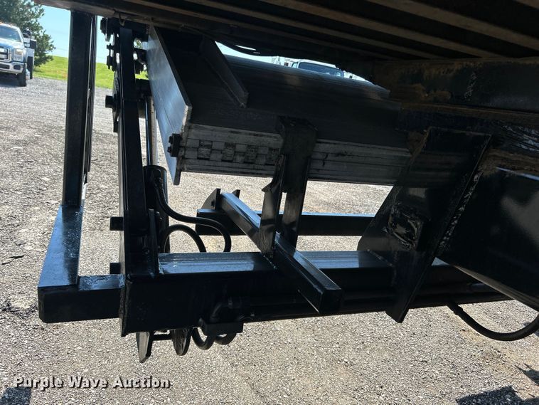 image for item EG0937 2002 Freightliner  FL70 box truck