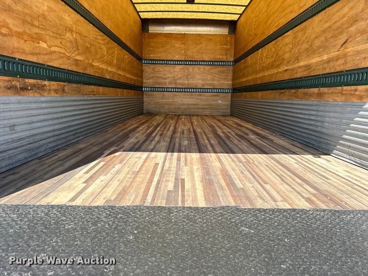 image for item EG0937 2002 Freightliner  FL70 box truck