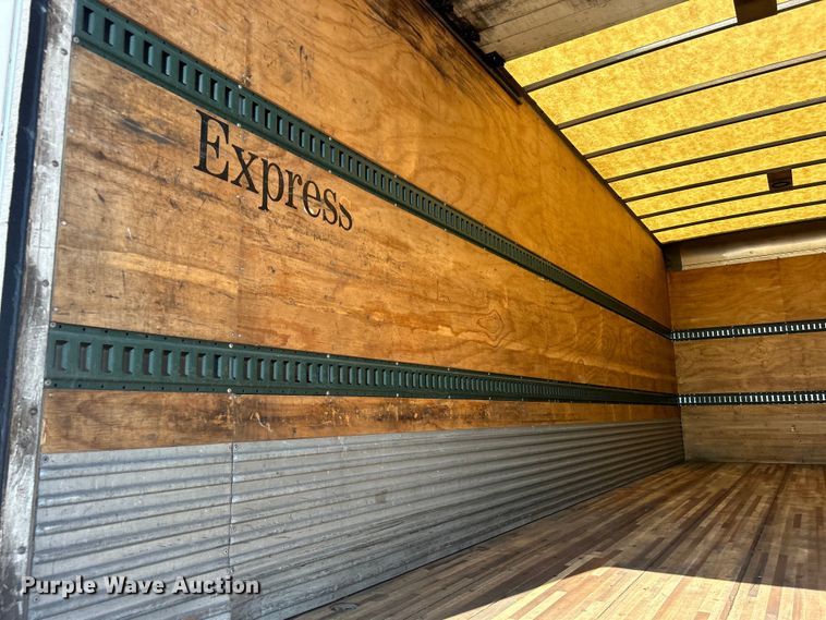 image for item EG0937 2002 Freightliner  FL70 box truck