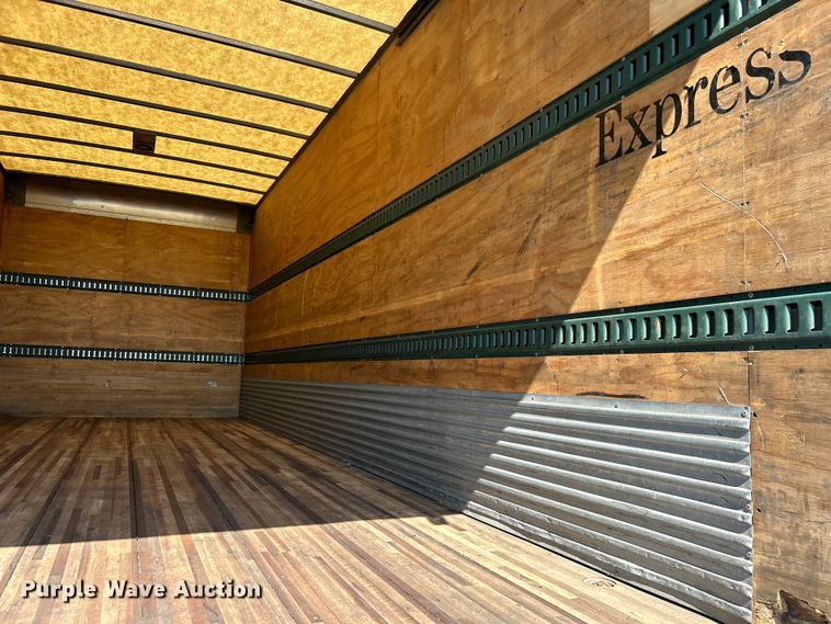 image for item EG0937 2002 Freightliner  FL70 box truck