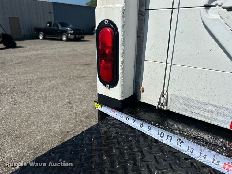 image for item EG0937 2002 Freightliner  FL70 box truck