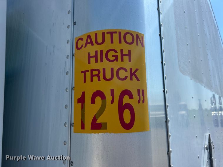 image for item EG0937 2002 Freightliner  FL70 box truck