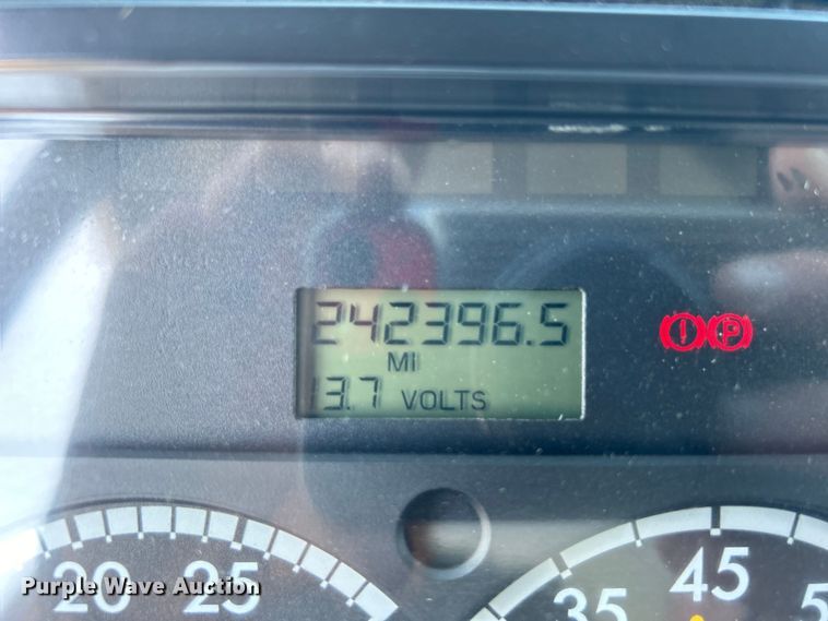 image for item EG0937 2002 Freightliner  FL70 box truck