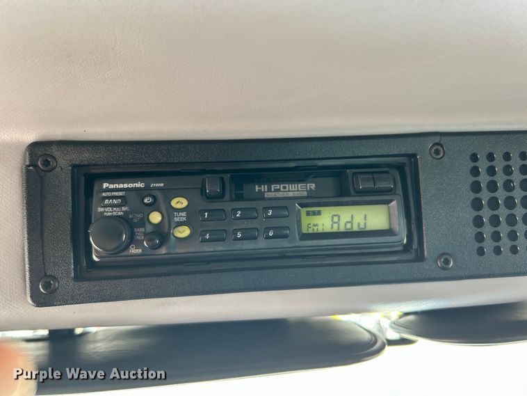 image for item EG0937 2002 Freightliner  FL70 box truck