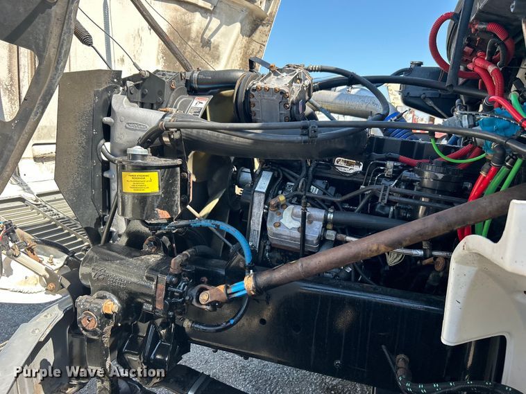 image for item EG0937 2002 Freightliner  FL70 box truck