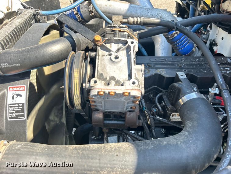 image for item EG0937 2002 Freightliner  FL70 box truck