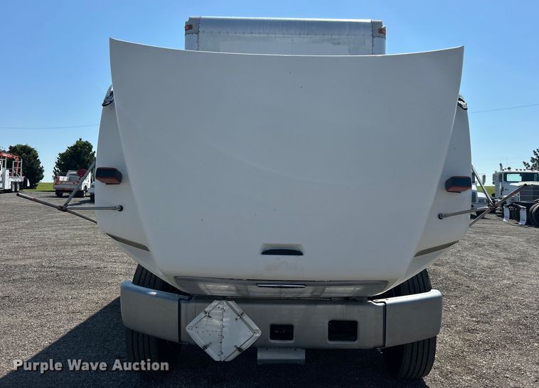 image for item EG0937 2002 Freightliner  FL70 box truck