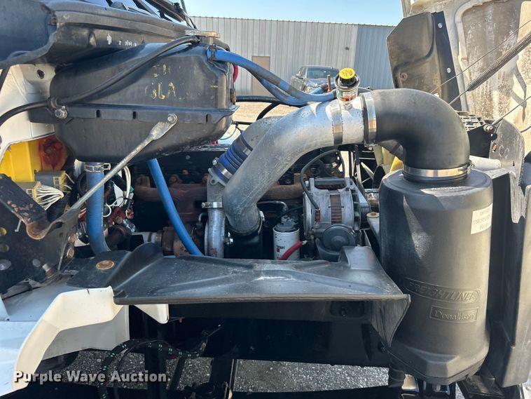 image for item EG0937 2002 Freightliner  FL70 box truck