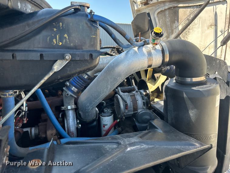 image for item EG0937 2002 Freightliner  FL70 box truck