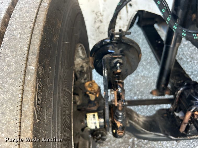 image for item EG0937 2002 Freightliner  FL70 box truck