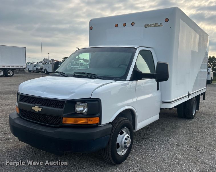 image for item EG0962 2013 Chevrolet  Express 3500 box truck