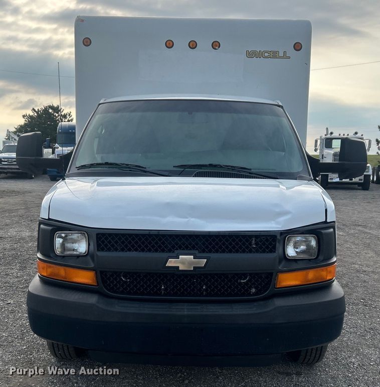 image for item EG0962 2013 Chevrolet  Express 3500 box truck